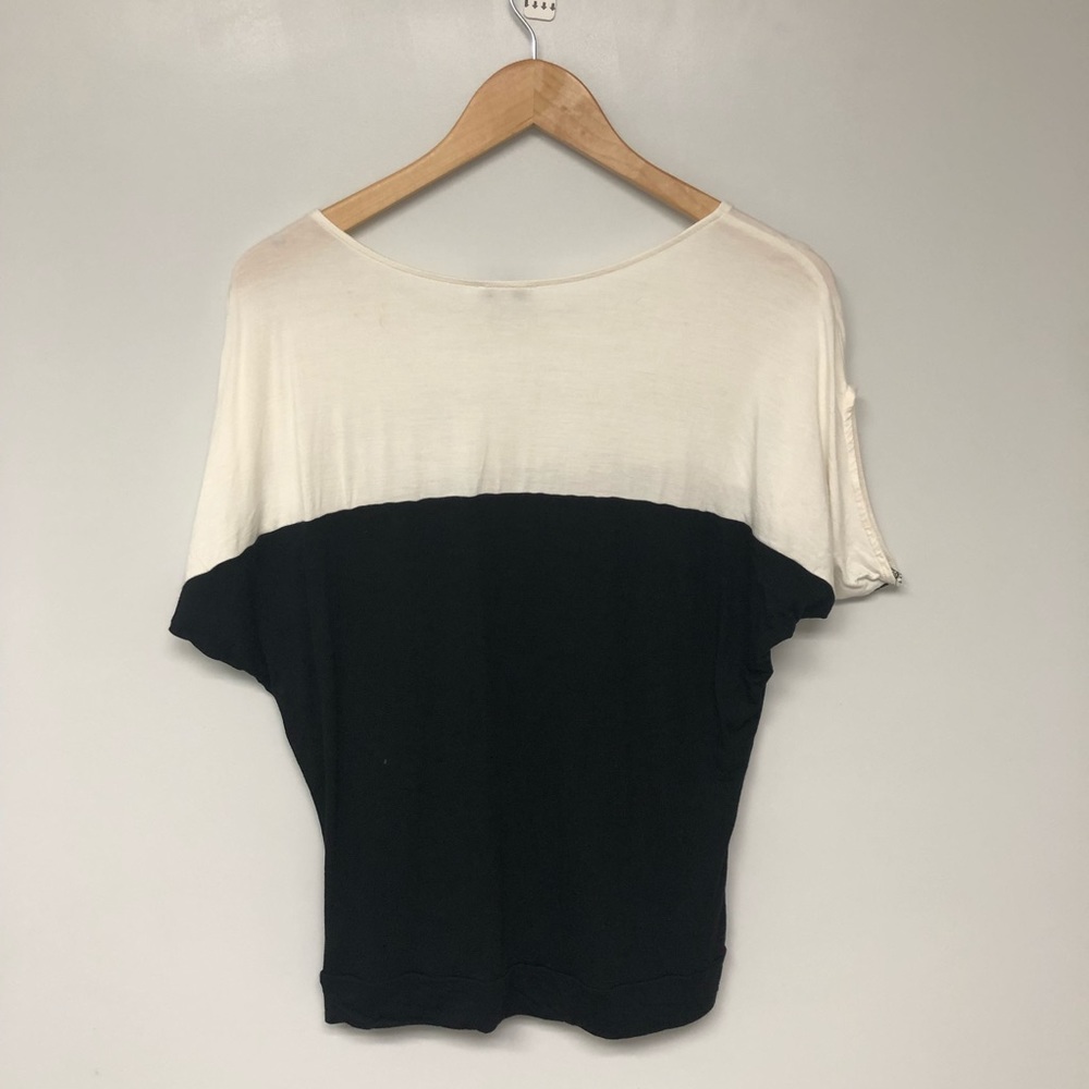 Express Small Shirt With Lace - Picture 3 of 4